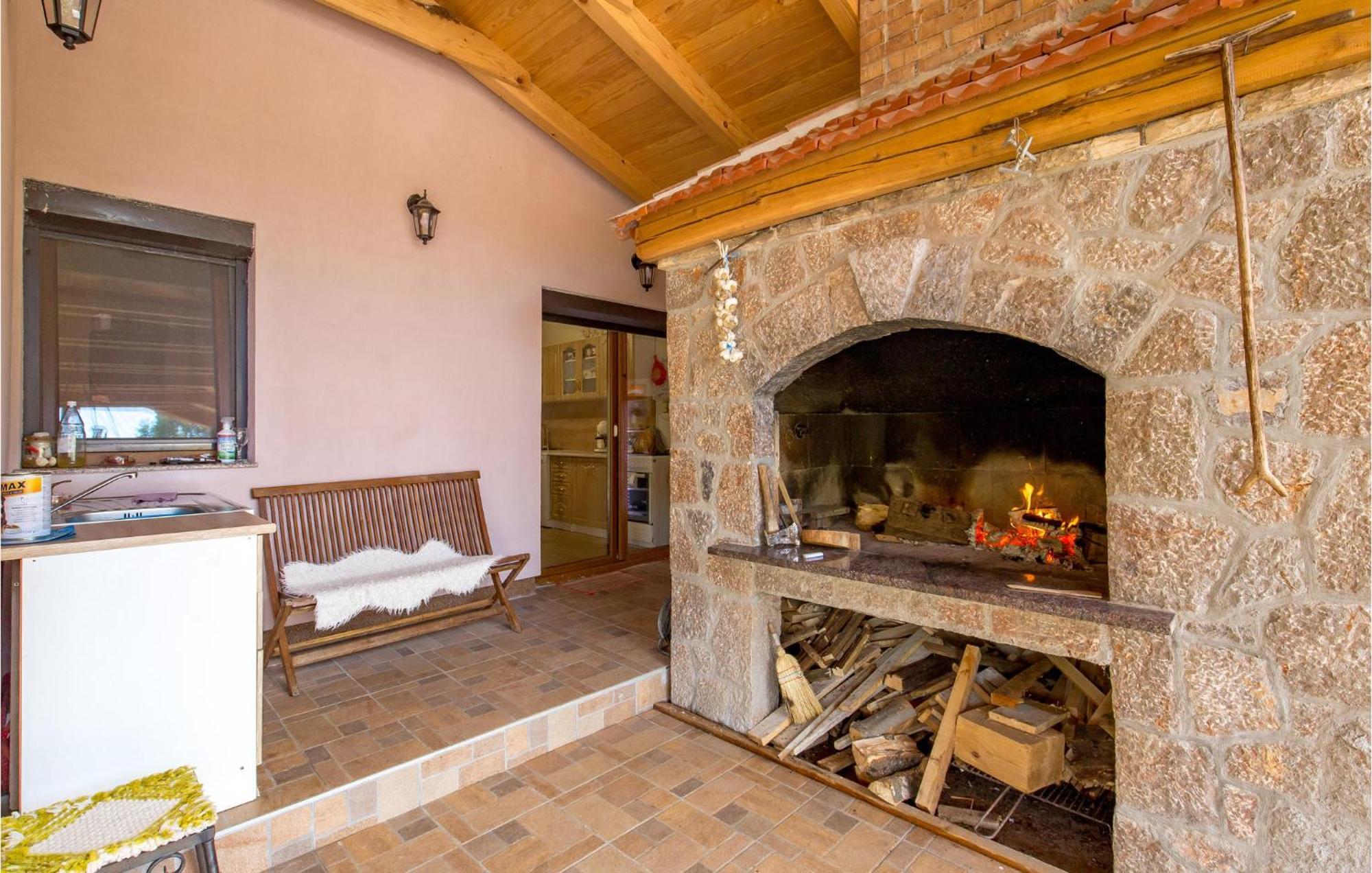 Amazing Home In Vrzici With Jacuzzi Exterior photo